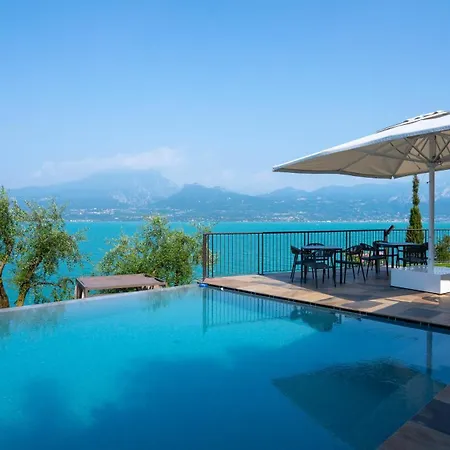 Sky View Garda By Galvani Отель Торри-дель-Бенако