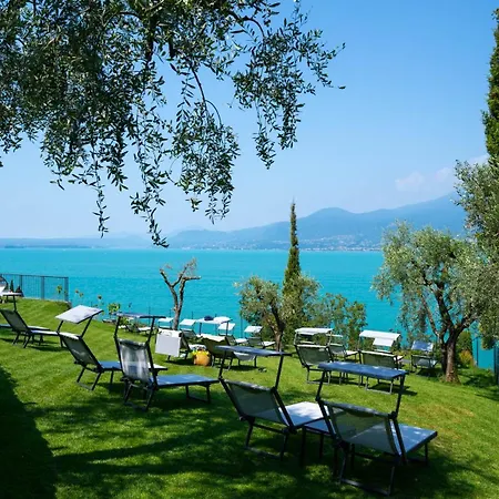 Sky View Garda By Galvani Отель Торри-дель-Бенако