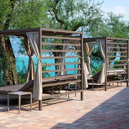 Отель Sky View Garda By Galvani