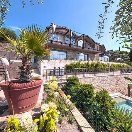 Sky View Garda By Galvani 4* Торри-дель-Бенако