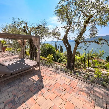 Sky View Garda By Galvani 4* Торри-дель-Бенако